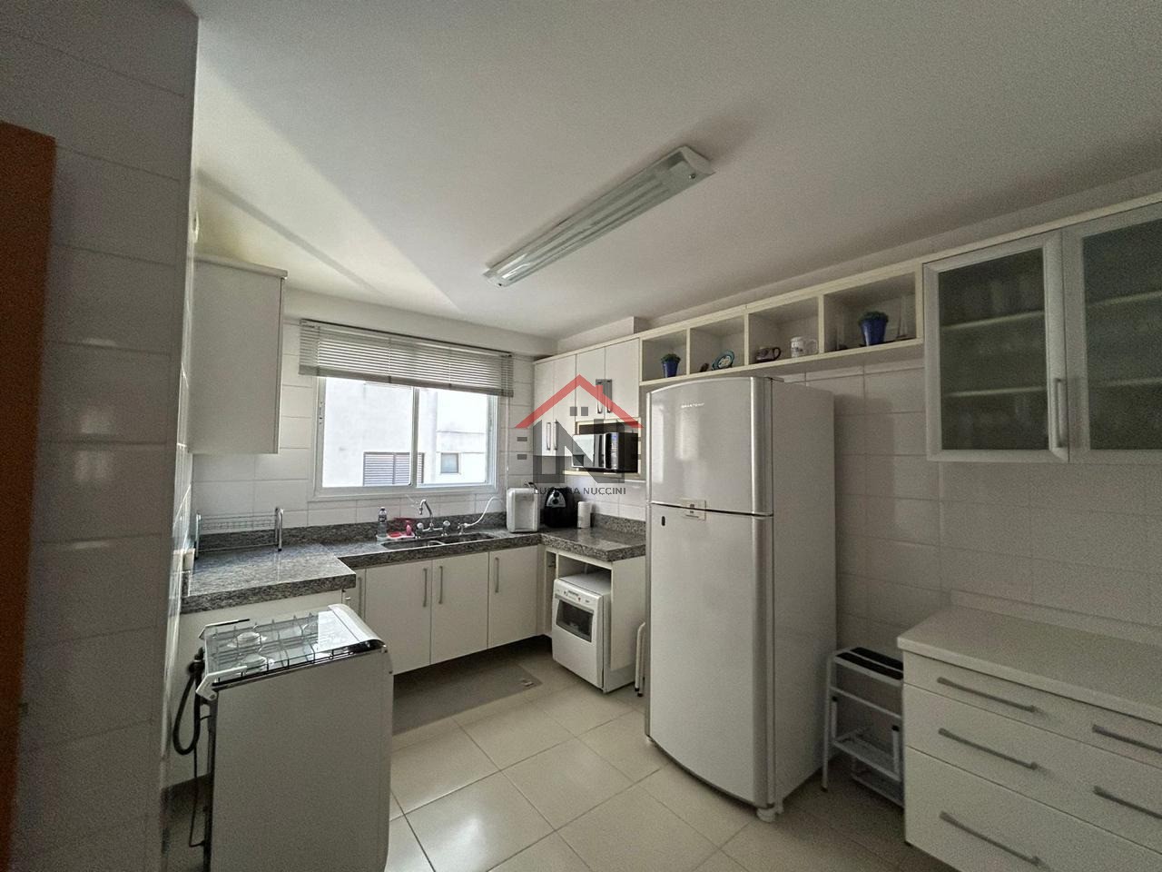 Venda de apartamento de luxo em Pinheiros, São Paulo-SP: 3 quartos, 1 suíte, 2 salas, 5 banheiros, 4 vagas de garagem, 130m².