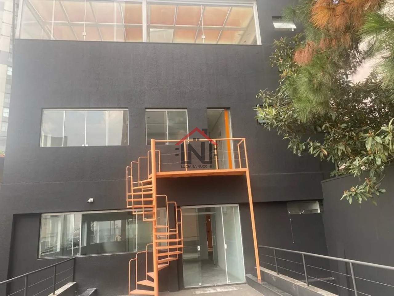 Conjunto Comercial de Alto Padrão em São Paulo-SP, com 8 banheiros, 3 vagas de garagem e 610m² de área!