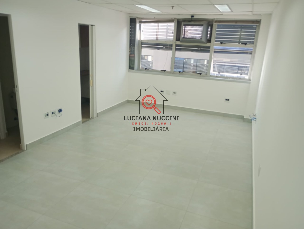 Conjunto Comercial à Venda ou Locação em Moema-SP: 1 Sala, 1 Banheiro, 1 Vaga de Garagem e 81,88 m² de Área.