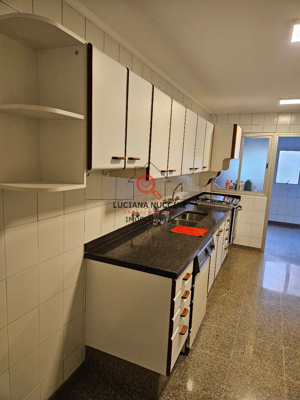 Apartamento de luxo no Jardim Paulista: 3 quartos, 1 suíte, 2 salas, 4 banheiros, 2 vagas, 175m² - São Paulo-SP