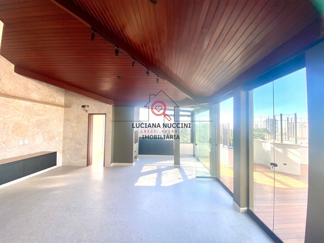 Cobertura de Luxo na Vila Mariana: 3 Quartos, 1 Suíte, 3 Banheiros, 3 Vagas de Garagem, 377m² de Pura Elegância em SP