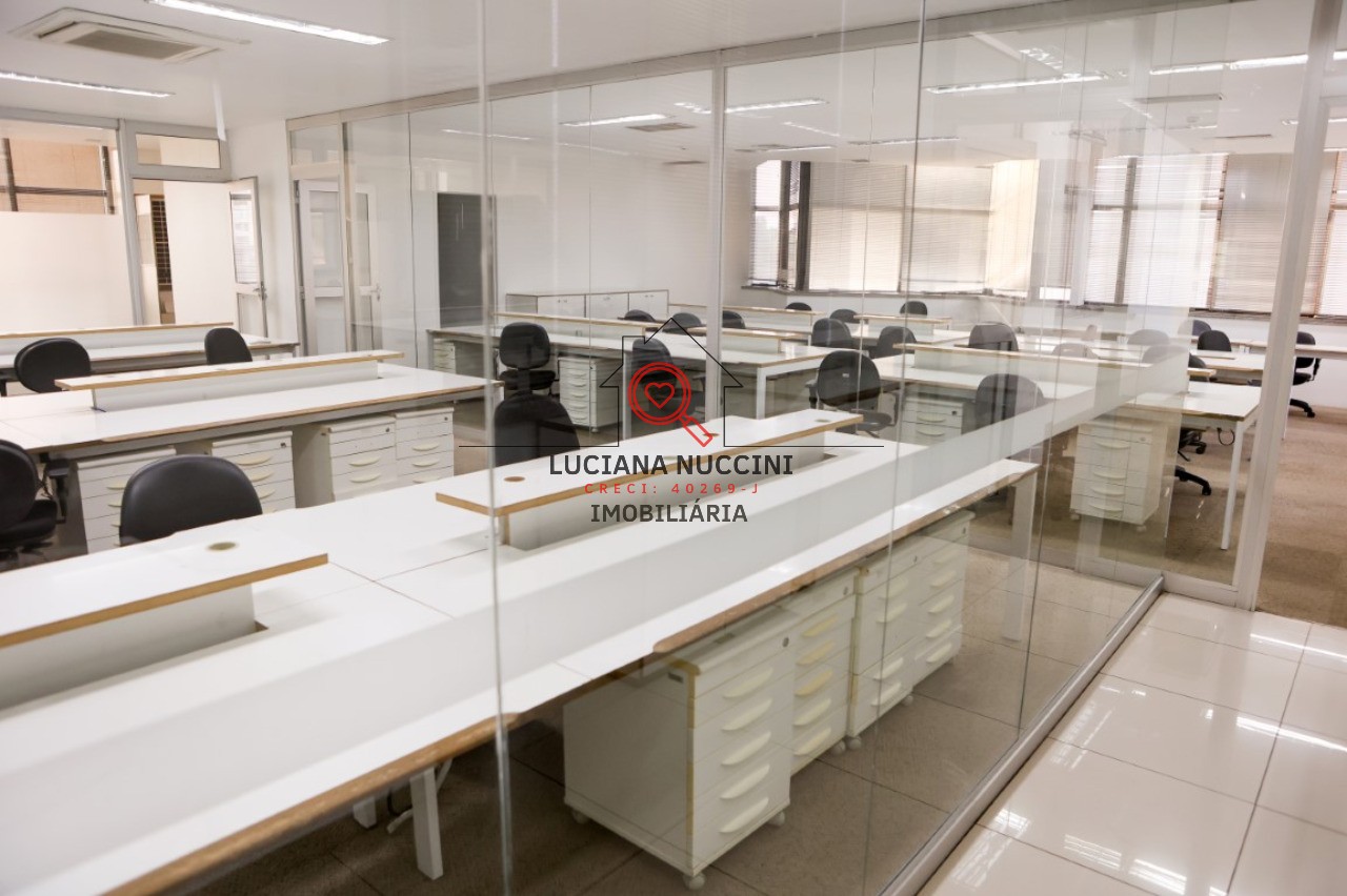 Conjunto comercial de luxo no Brooklin Paulista, São Paulo-SP: 5 salas, 8 banheiros, 17 vagas de garagem, 888m². Venda ou locação!