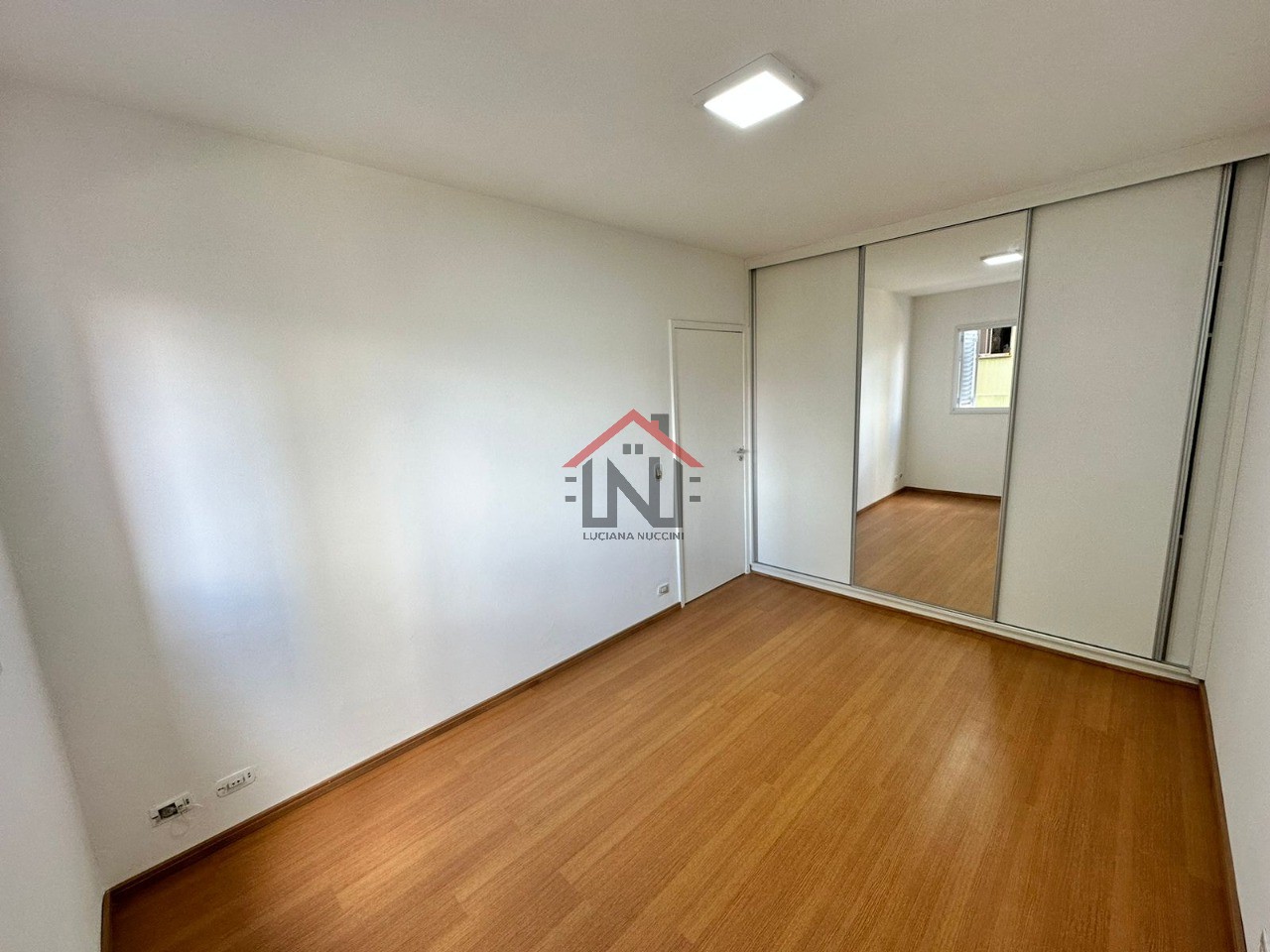 Apartamento à Venda na Vila Mariana - 1 Dormitório e Vaga de Garagem