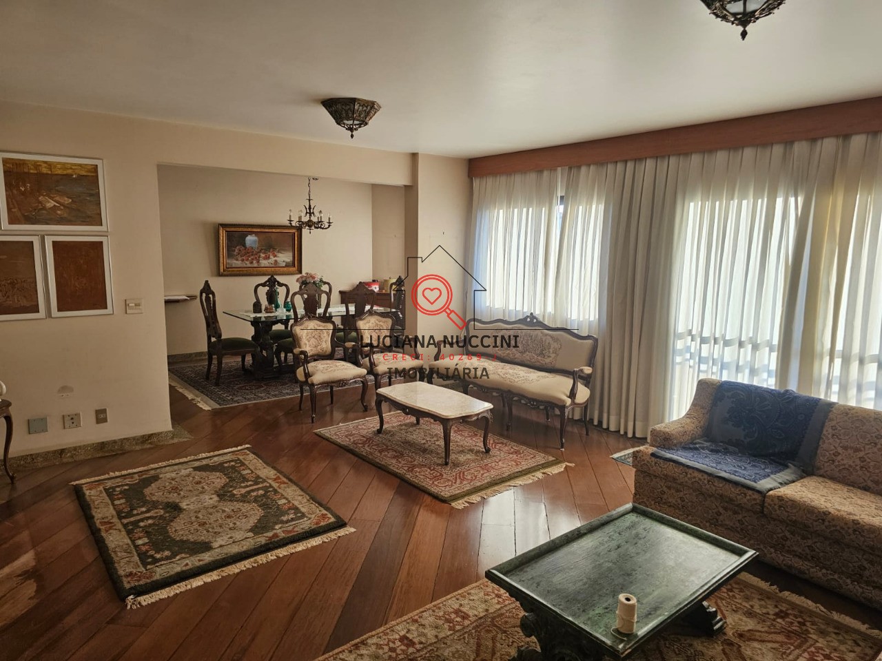 Apartamento à venda em Indianópolis, São Paulo-SP: 4 vagas de garagem e 200m² de área.