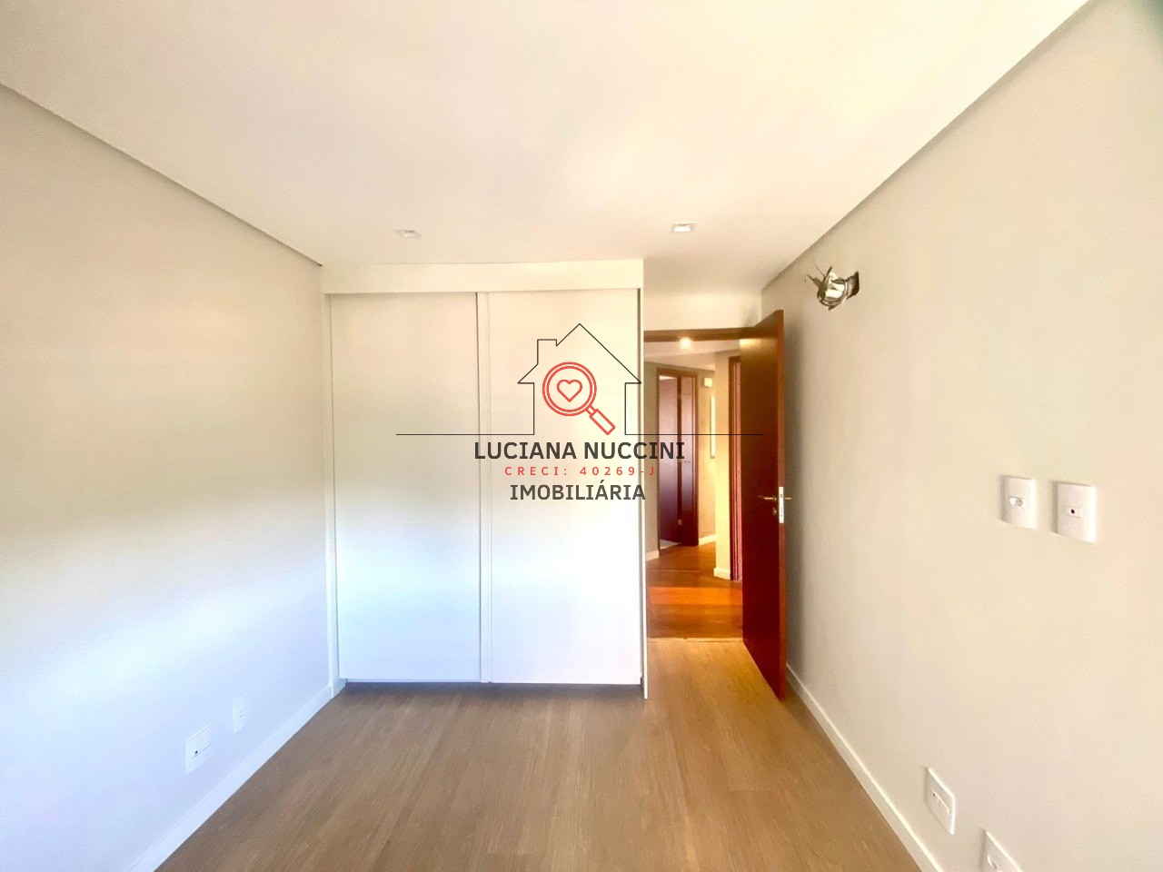 Cobertura de Luxo na Vila Mariana: 3 Quartos, 1 Suíte, 3 Banheiros, 3 Vagas de Garagem, 377m² de Pura Elegância em SP