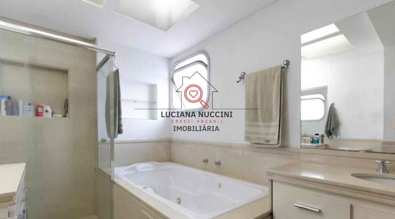 Apartamento à venda em Moema - SP: 4 quartos, 3 suítes, 4 vagas e 240m² de área! Venha conferir!