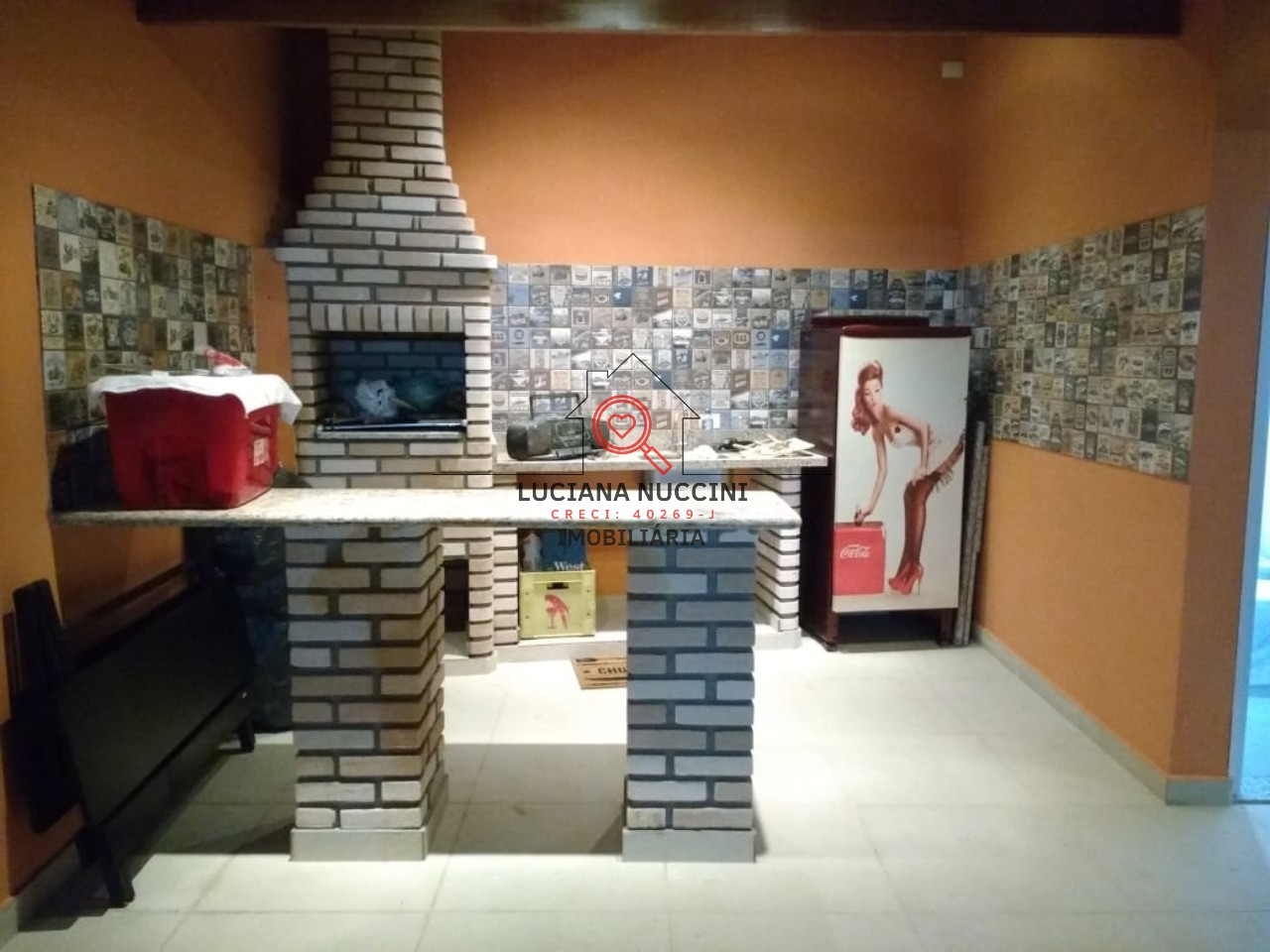 "Sobrado Espaçoso com 3 Quartos, Suíte com Hidromassagem, Cozinha Planejada e 4 Vagas de Carro: Luxo e Conforto em um Só Lugar