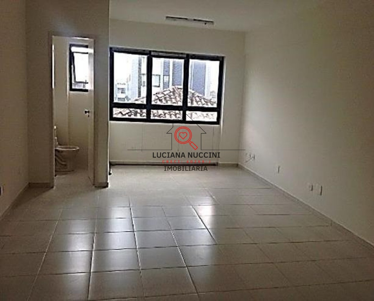 Conjunto Comercial à Venda em São Paulo-SP: Sala de 32m² com 2 Banheiros e Vaga de Garagem na Vila Mariana