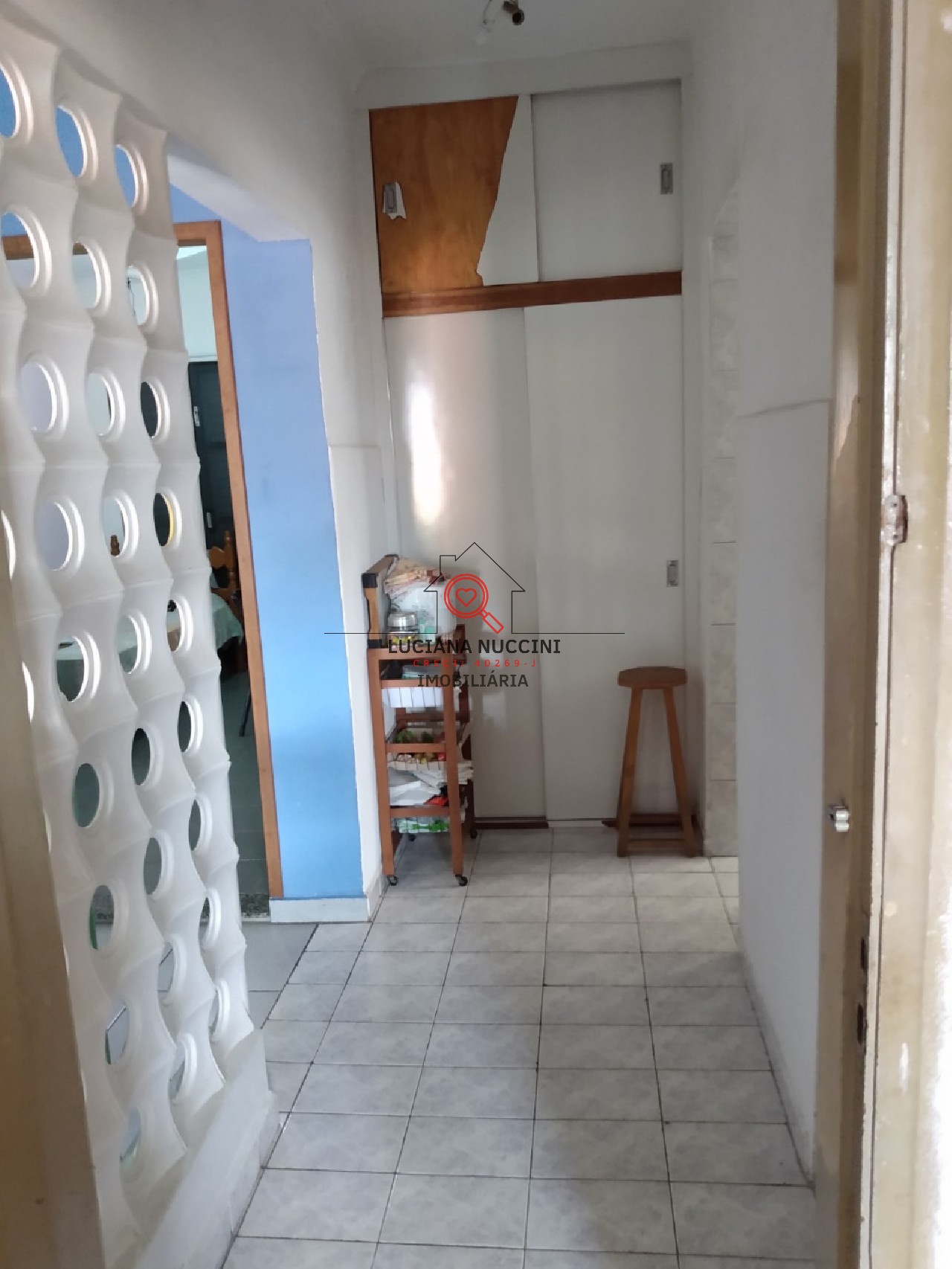 Casa Humilde à Venda com Sala Ampla, 2 Dormitórios, 1 Banheiro e 1 Vaga de Carro - Próxima a Escolas e Praça