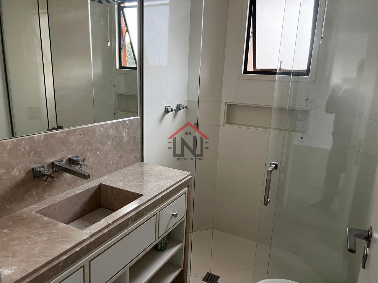 Apartamento de Luxo em Pinheiros: 2 quartos, 2 suítes, 2 salas, 2 vagas de garagem, 140m² de área! Venda ou Locação em São Paulo-SP!