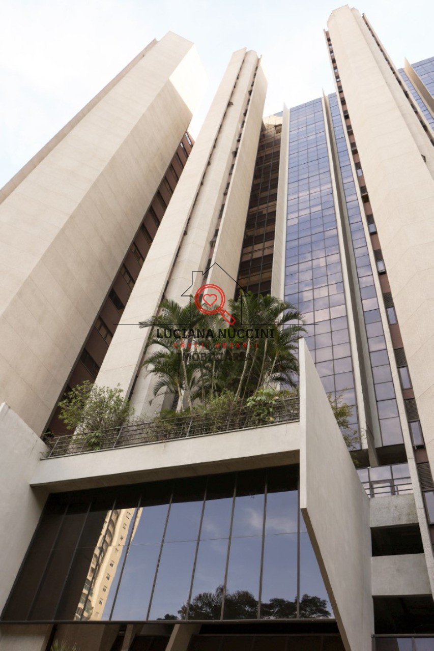 Conjunto comercial de luxo no Brooklin Paulista, São Paulo-SP: 5 salas, 8 banheiros, 17 vagas de garagem, 888m². Venda ou locação!