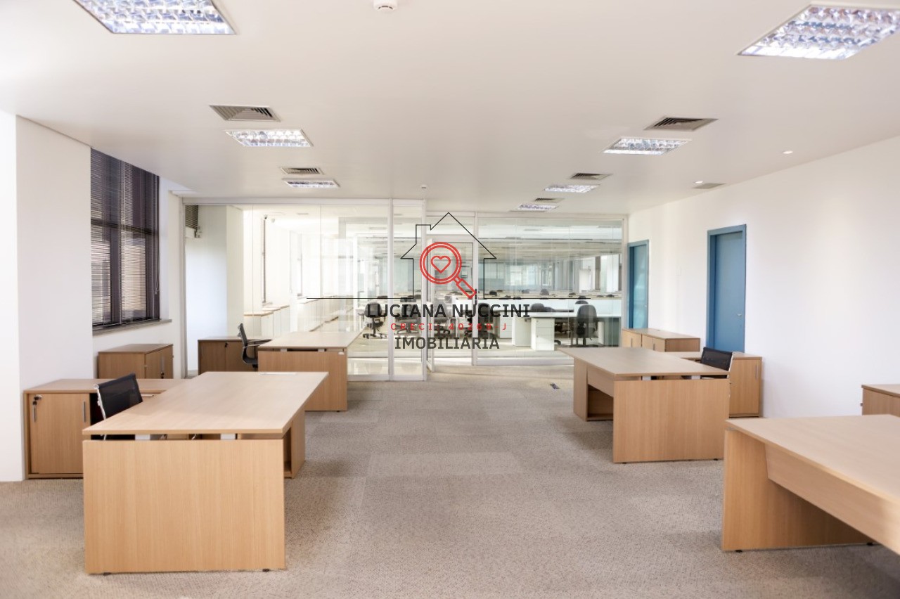 Conjunto comercial de luxo no Brooklin Paulista, São Paulo-SP: 5 salas, 8 banheiros, 17 vagas de garagem, 888m². Venda ou locação!