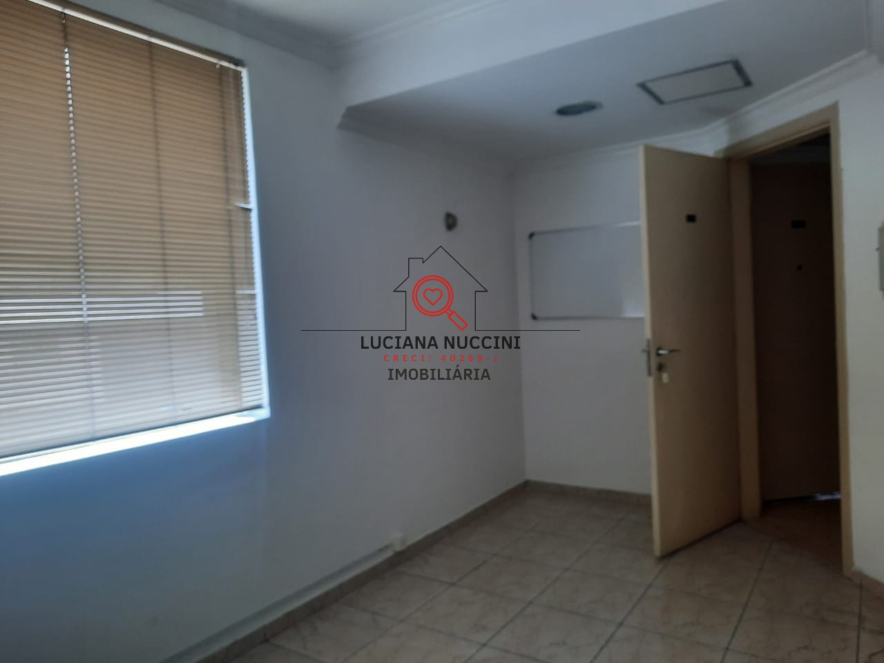 Conjunto comercial para locação na Vila Nova Conceição, São Paulo-SP: 2 banheiros, 3 vagas de garagem, 63m² de área.