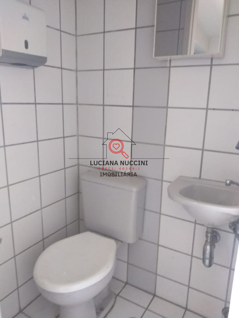 Conjunto comercial de alto padrão para locação na Vila Mariana, São Paulo-SP: 2 salas, 2 banheiros, 1 vaga, 30m²!
