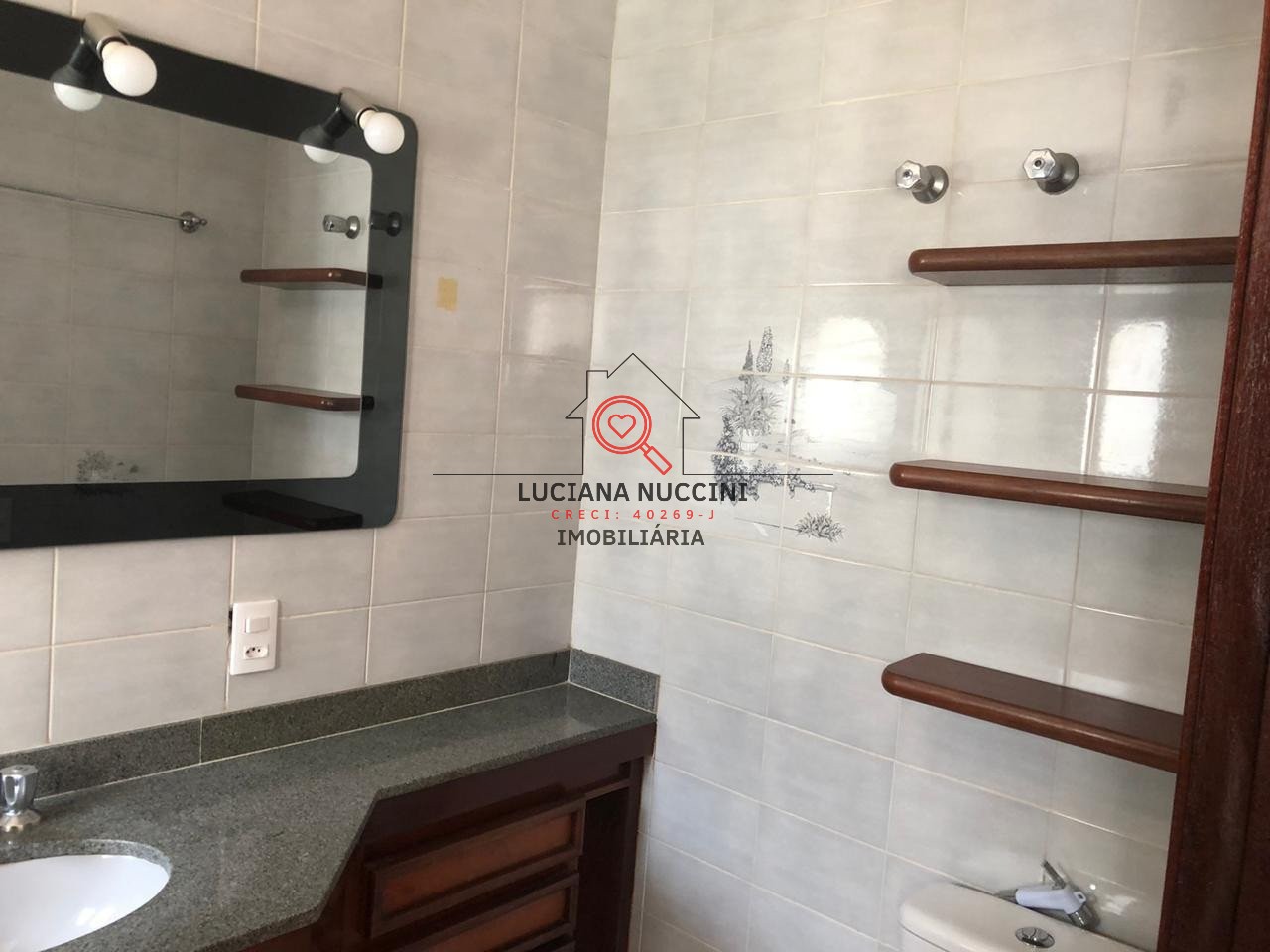 Apartamento para locação em Moema, São Paulo-SP: Espaço amplo e acolhedor