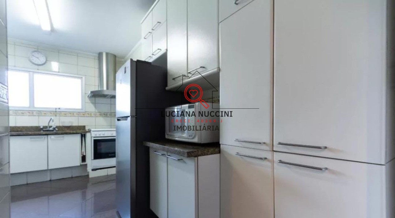 Apartamento à venda em Moema - SP: 4 quartos, 3 suítes, 4 vagas e 240m² de área! Venha conferir!
