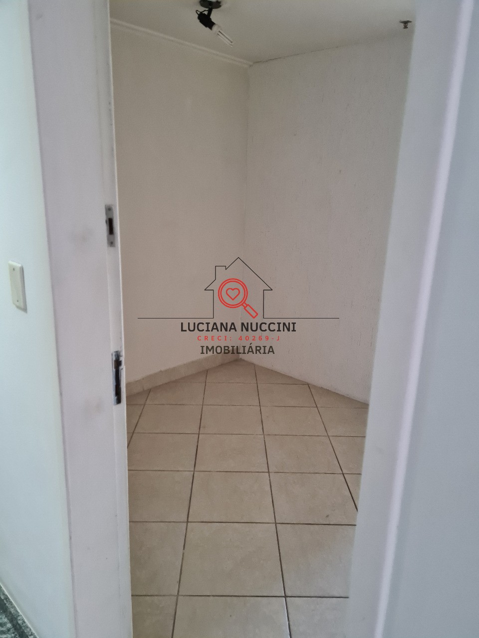 Conjunto Comercial para Locação na Vila Mariana, São Paulo-SP: 2 Salas, 2 Banheiros, 1 Vaga de Garagem, 30m² de Área.