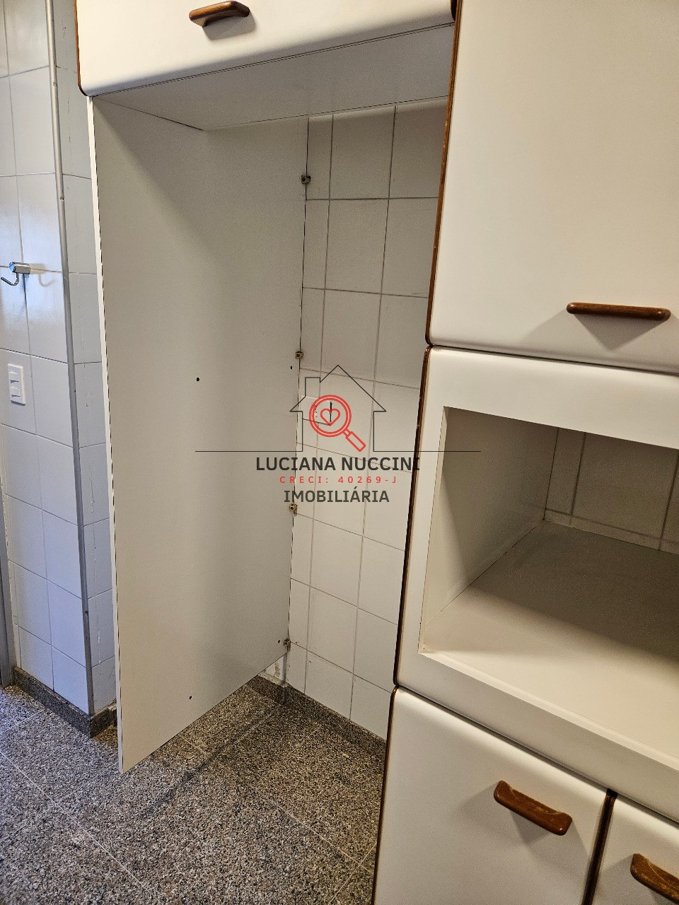 Apartamento de luxo no Jardim Paulista: 3 quartos, 1 suíte, 2 salas, 4 banheiros, 2 vagas, 175m² - São Paulo-SP