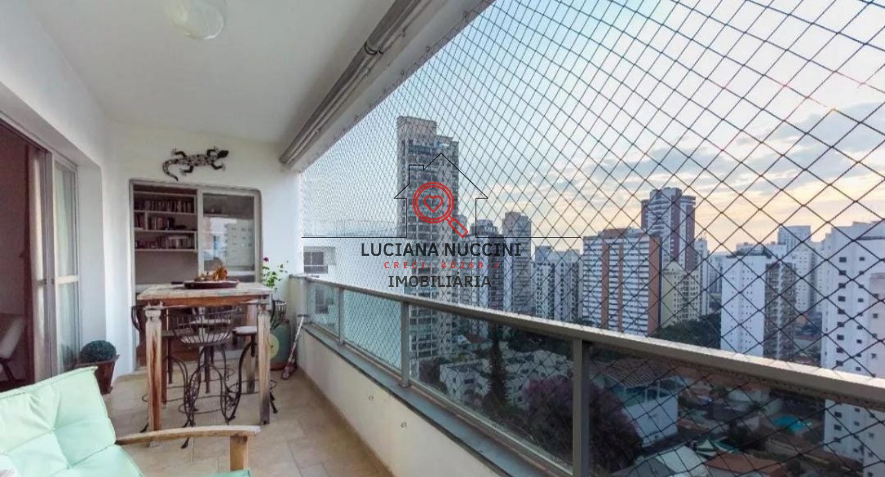 Apartamento à venda em Moema - SP: 4 quartos, 3 suítes, 4 vagas e 240m² de área! Venha conferir!
