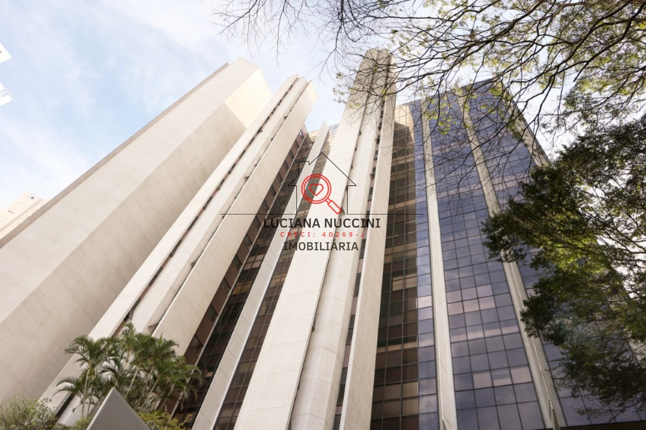 Conjunto comercial de luxo no Brooklin Paulista, São Paulo-SP: 5 salas, 8 banheiros, 17 vagas de garagem, 888m². Venda ou locação!