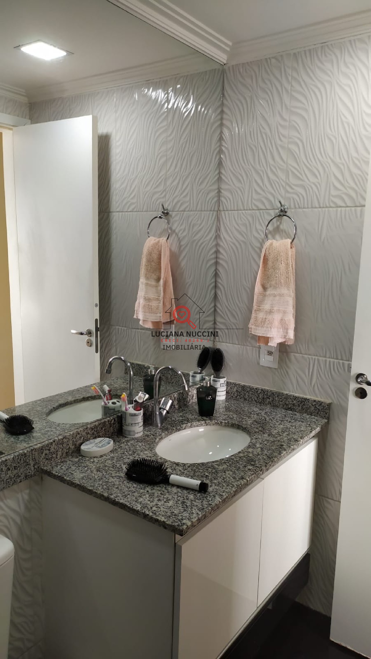 Apartamento à venda na Saúde, São Paulo-SP: 2 quartos, 1 suíte, sala, 2 banheiros, 1 vaga de garagem, 57m². Aproveite!