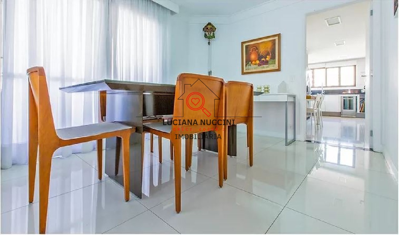 Elegante Apartamento de 4 Suítes com Área de Lazer
