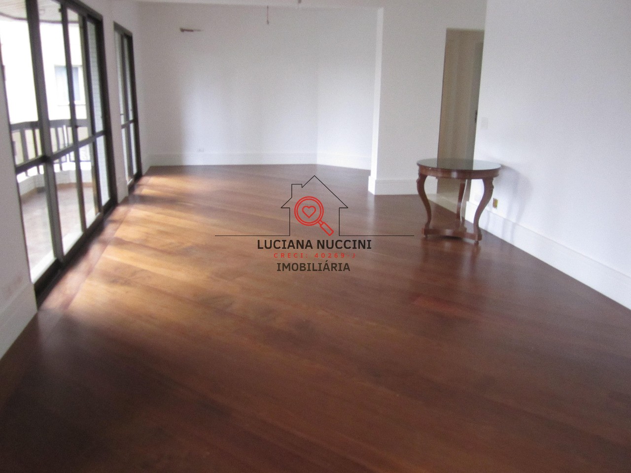 Apartamento de Luxo na Vila Nova Conceição: 3 Quartos, 3 Suítes, 3 Banheiros, 3 Vagas, 210,21m² - São Paulo-SP