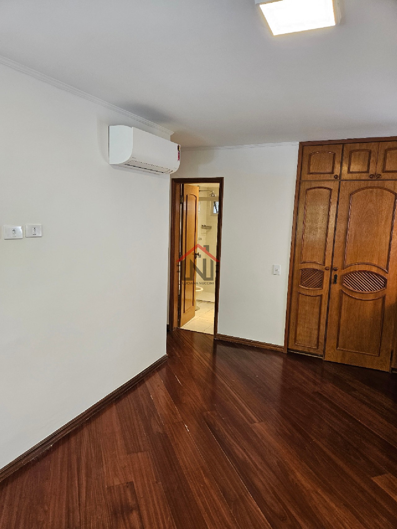 Apartamento de luxo no Jardim Paulista: 3 quartos, 1 suíte, 2 salas, 4 banheiros, 2 vagas, 175m² - São Paulo-SP