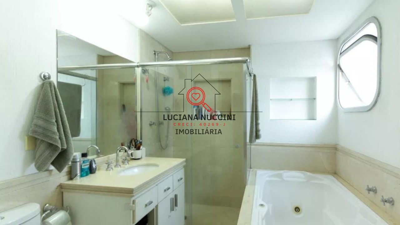 Apartamento à venda em Moema - SP: 4 quartos, 3 suítes, 4 vagas e 240m² de área! Venha conferir!
