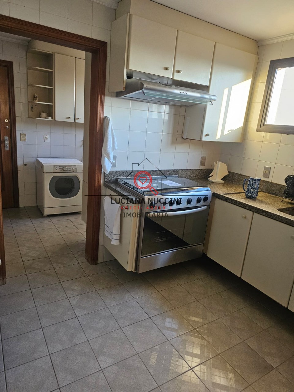 Apartamento à venda em Indianópolis, São Paulo-SP: 4 vagas de garagem e 200m² de área.