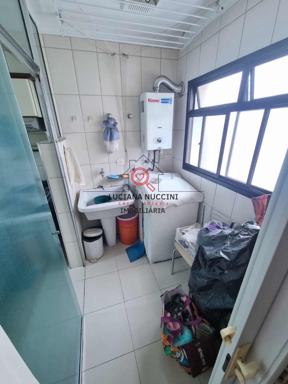 Apartamento para locação na Vila Nova Conceição, São Paulo-SP: 2 quartos, 2 salas, 1 banheiro, 2 vagas de garagem, 80m² de área.