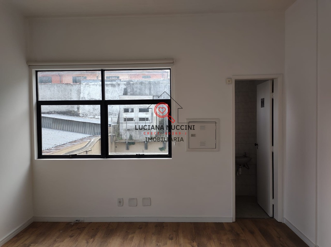 Conjunto comercial de alto padrão na Vila Mariana, São Paulo-SP: 2 banheiros, 2 vagas de garagem, 48m². Alugue já!