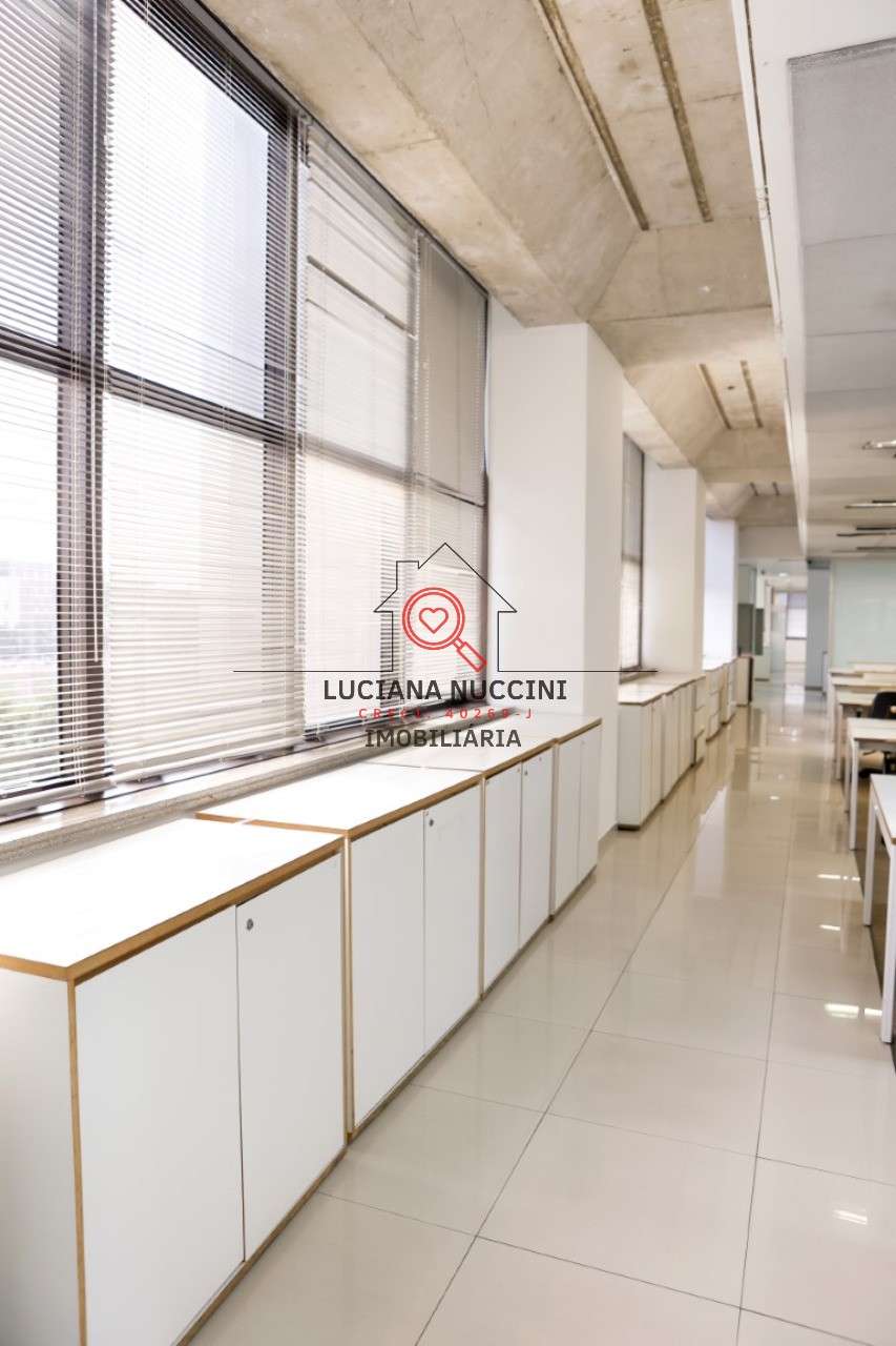 Conjunto comercial de luxo no Brooklin Paulista, São Paulo-SP: 5 salas, 8 banheiros, 17 vagas de garagem, 888m². Venda ou locação!