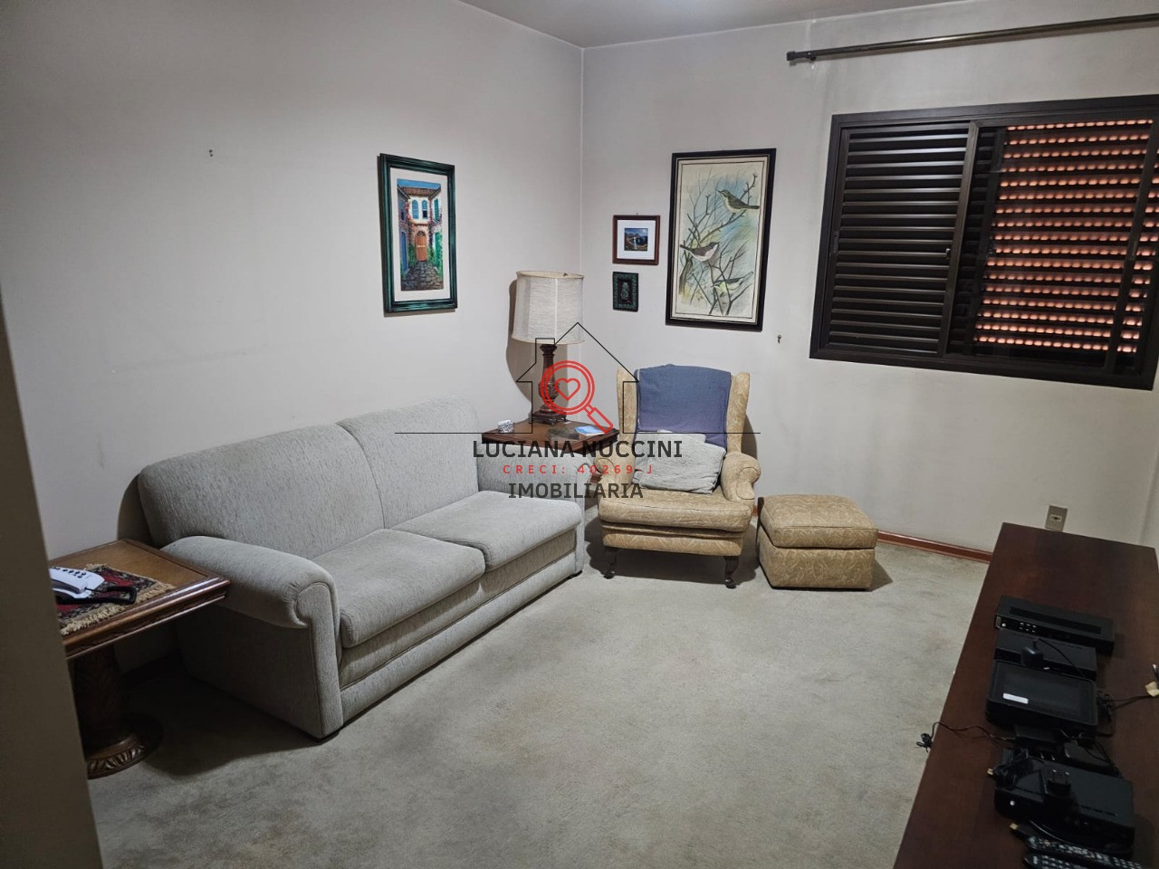 Apartamento à venda em Indianópolis, São Paulo-SP: 4 vagas de garagem e 200m² de área.
