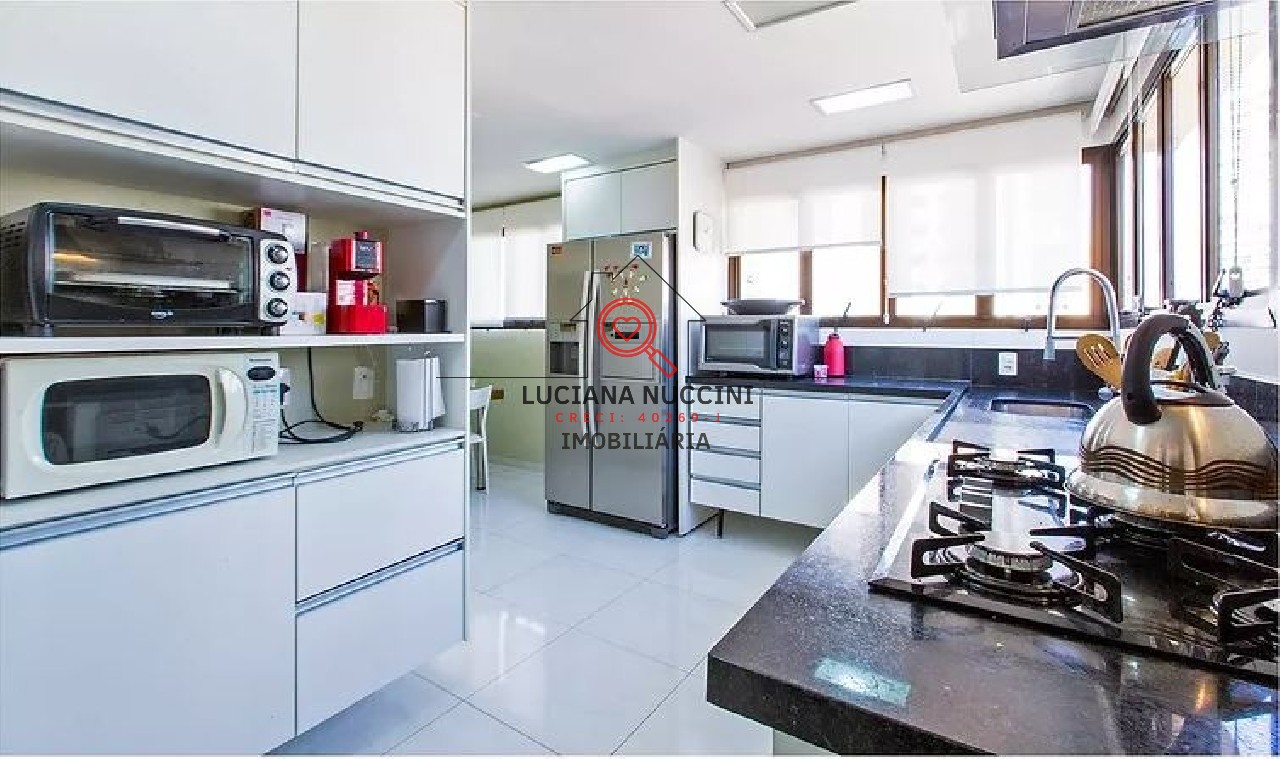 Elegante Apartamento de 4 Suítes com Área de Lazer