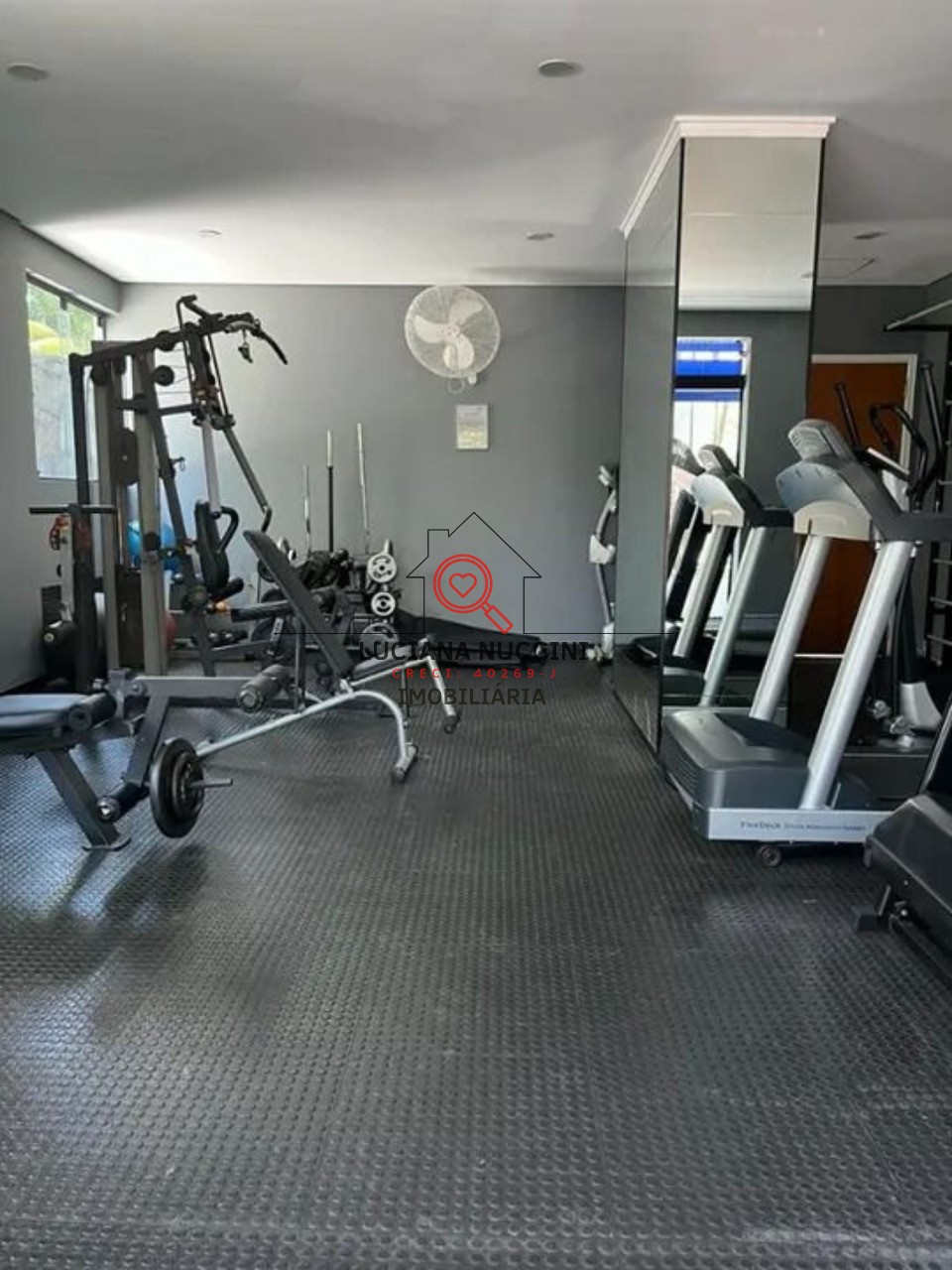 Apartamento à venda na Aclimação, São Paulo-SP, com 2 quartos, 2 banheiros, 2 vagas de garagem e 61,00 m² de área.