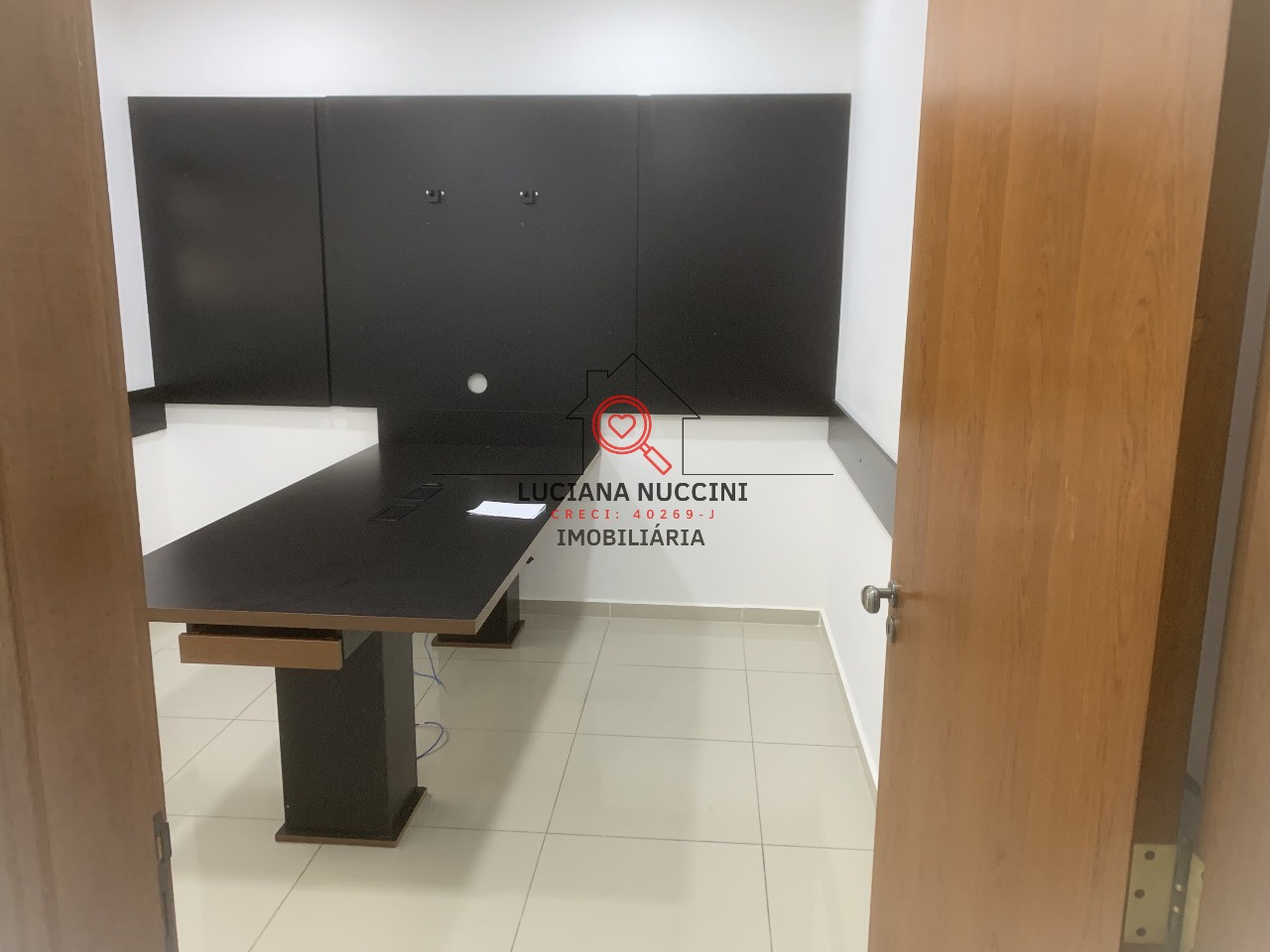 Conjunto Comercial à Venda ou Locação na Bela Vista, São Paulo-SP: 3 Salas, 2 Banheiros, 1 Vaga de Garagem, 108,05m² de Área