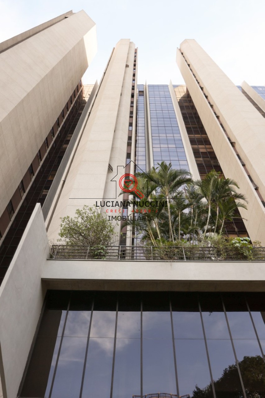 Conjunto comercial de luxo no Brooklin Paulista, São Paulo-SP: 5 salas, 8 banheiros, 17 vagas de garagem, 888m². Venda ou locação!