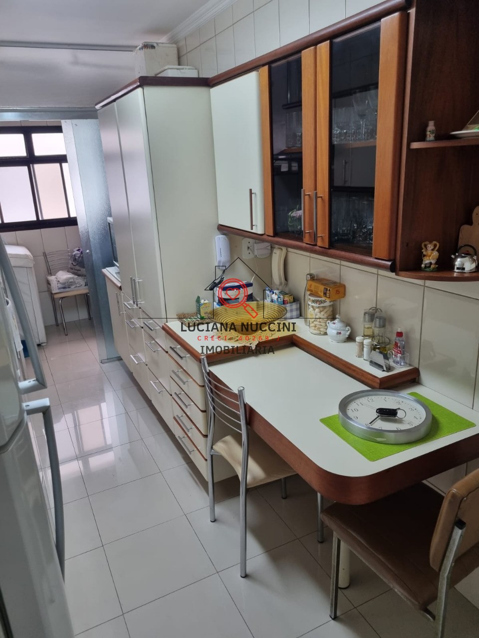 Apartamento para locação na Vila Nova Conceição, São Paulo-SP: 2 quartos, 2 salas, 1 banheiro, 2 vagas de garagem, 80m² de área.