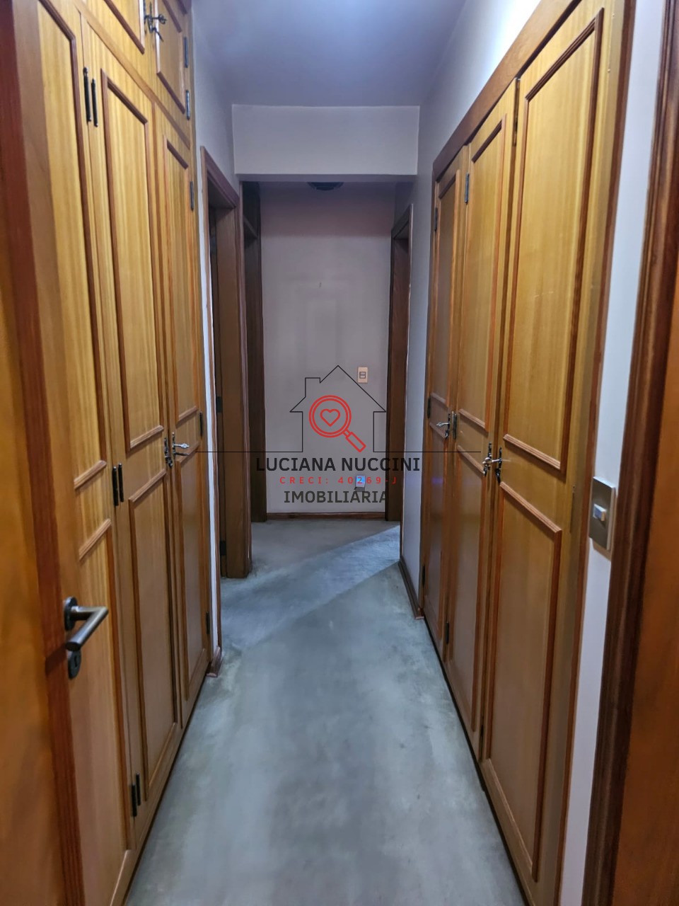 Apartamento à venda em Indianópolis, São Paulo-SP: 4 vagas de garagem e 200m² de área.