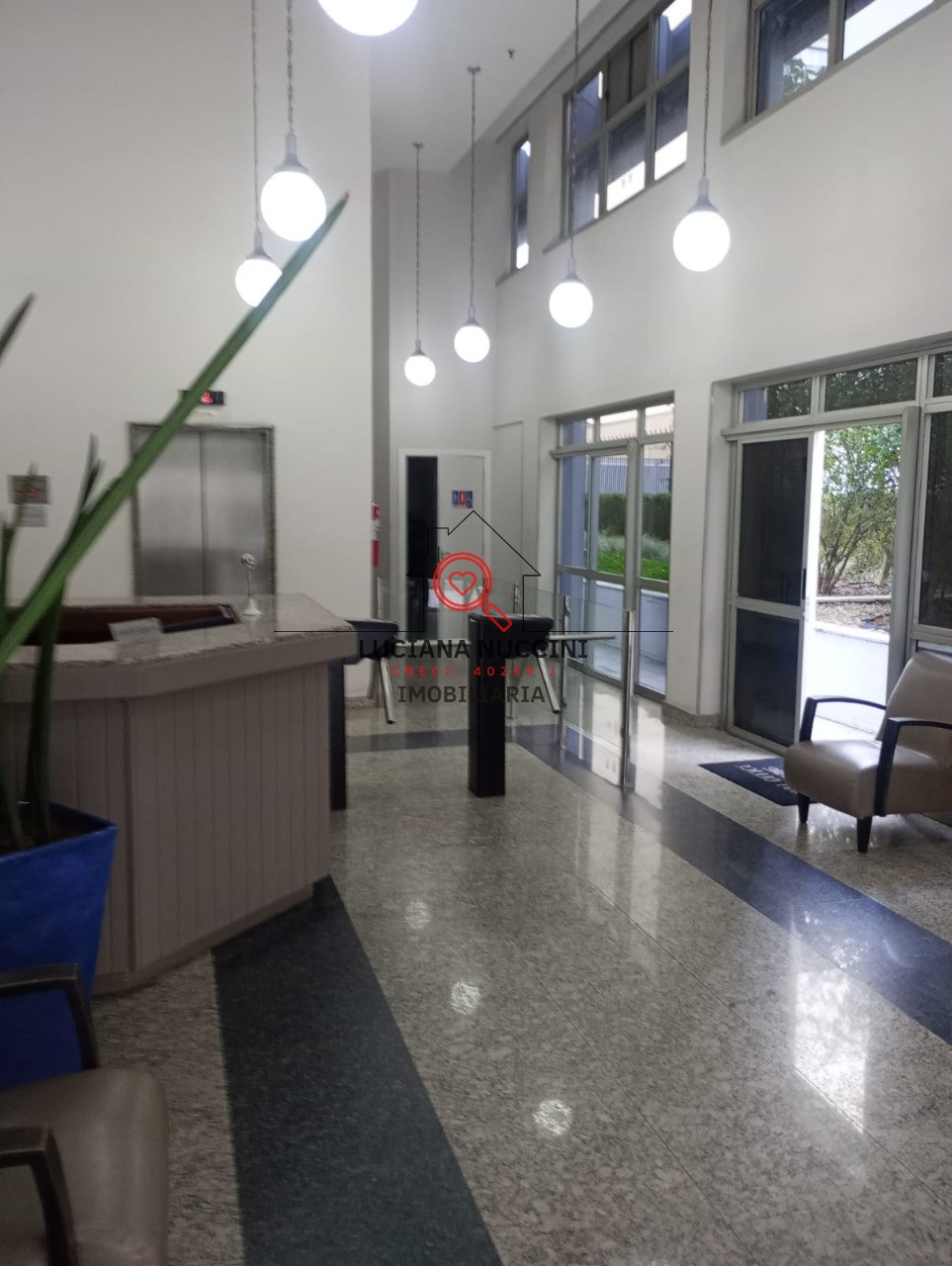 Conjunto Comercial à Venda ou Locação em Moema-SP: 1 Sala, 1 Banheiro, 1 Vaga de Garagem e 81,88 m² de Área.