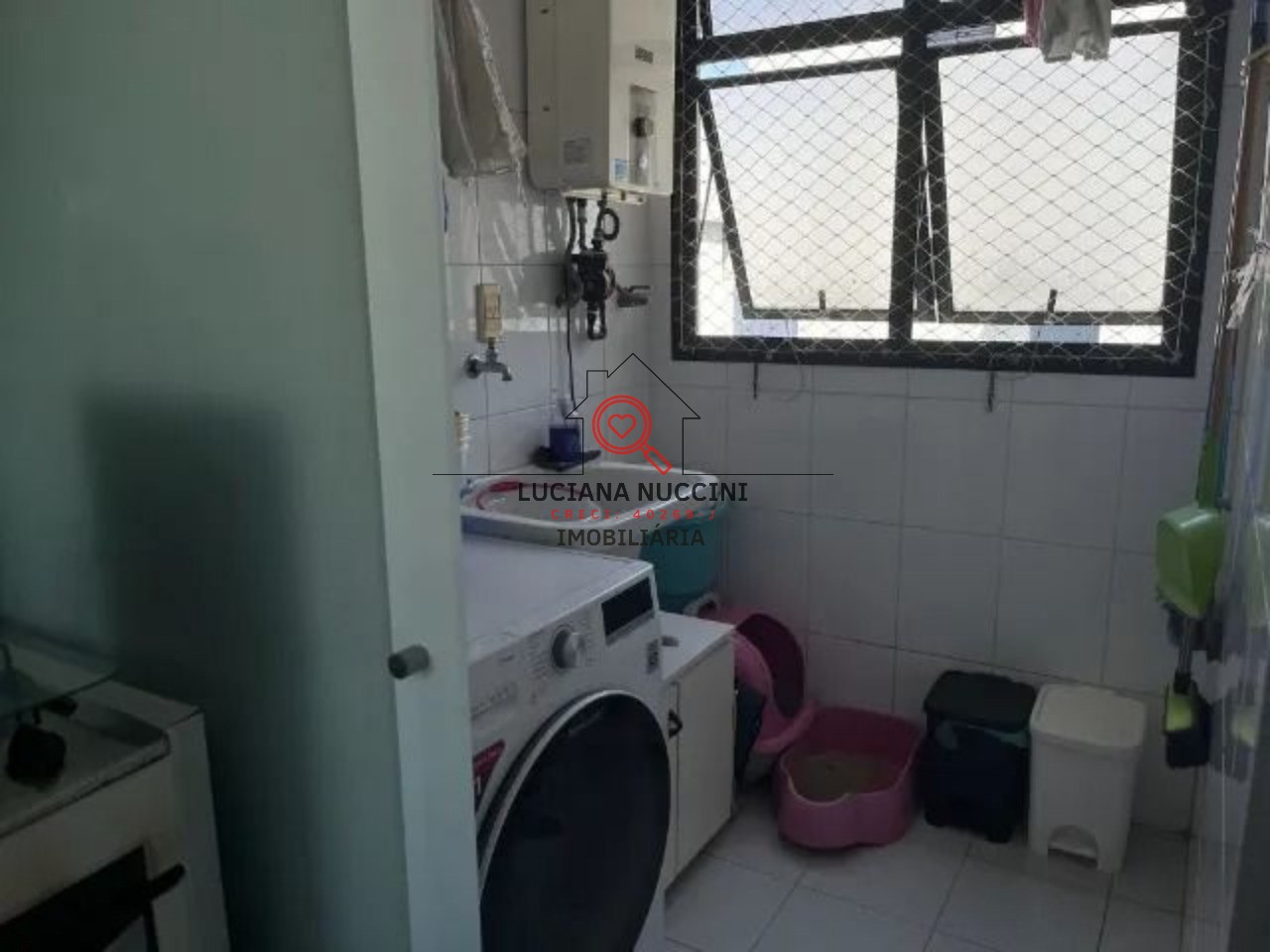 Apartamento à venda na Aclimação, São Paulo-SP, com 2 quartos, 2 banheiros, 2 vagas de garagem e 61,00 m² de área.