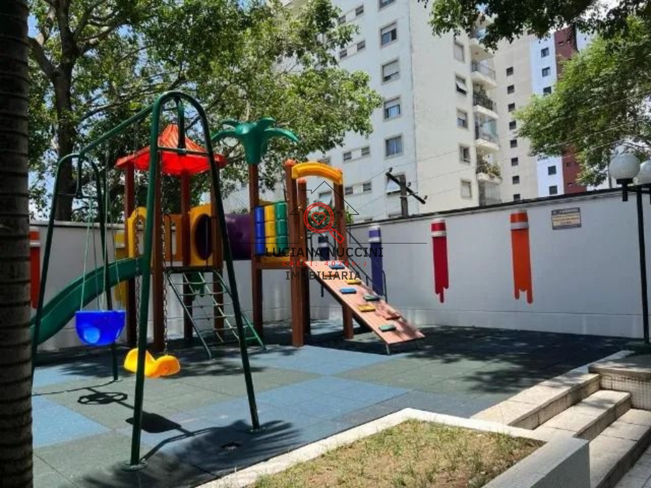 Apartamento à venda na Aclimação, São Paulo-SP, com 2 quartos, 2 banheiros, 2 vagas de garagem e 61,00 m² de área.