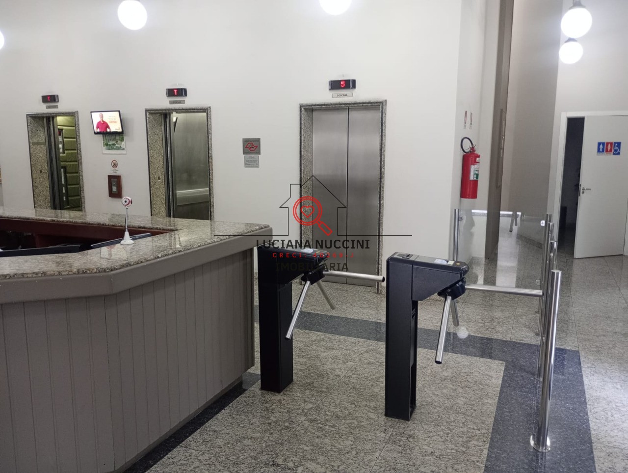 Conjunto Comercial à Venda ou Locação em Moema-SP: 1 Sala, 1 Banheiro, 1 Vaga de Garagem e 81,88 m² de Área.