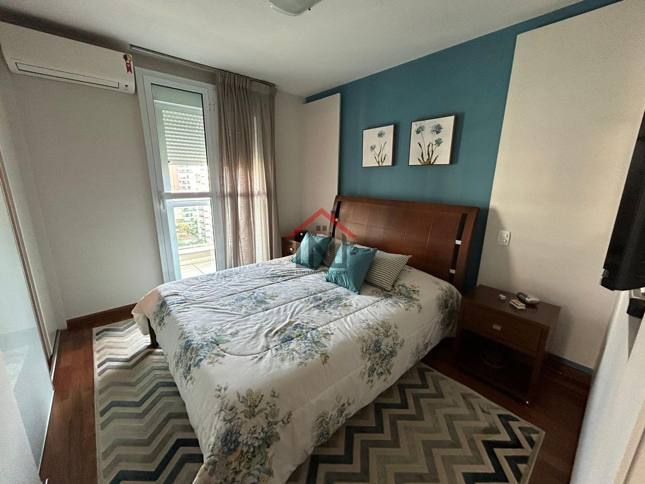 Venda de apartamento de luxo em Pinheiros, São Paulo-SP: 3 quartos, 1 suíte, 2 salas, 5 banheiros, 4 vagas de garagem, 130m².