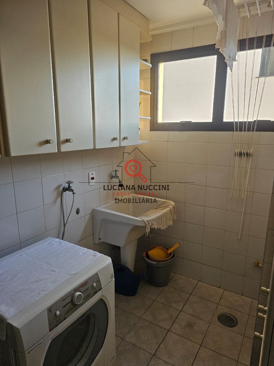 Apartamento à venda em Indianópolis, São Paulo-SP: 4 vagas de garagem e 200m² de área.