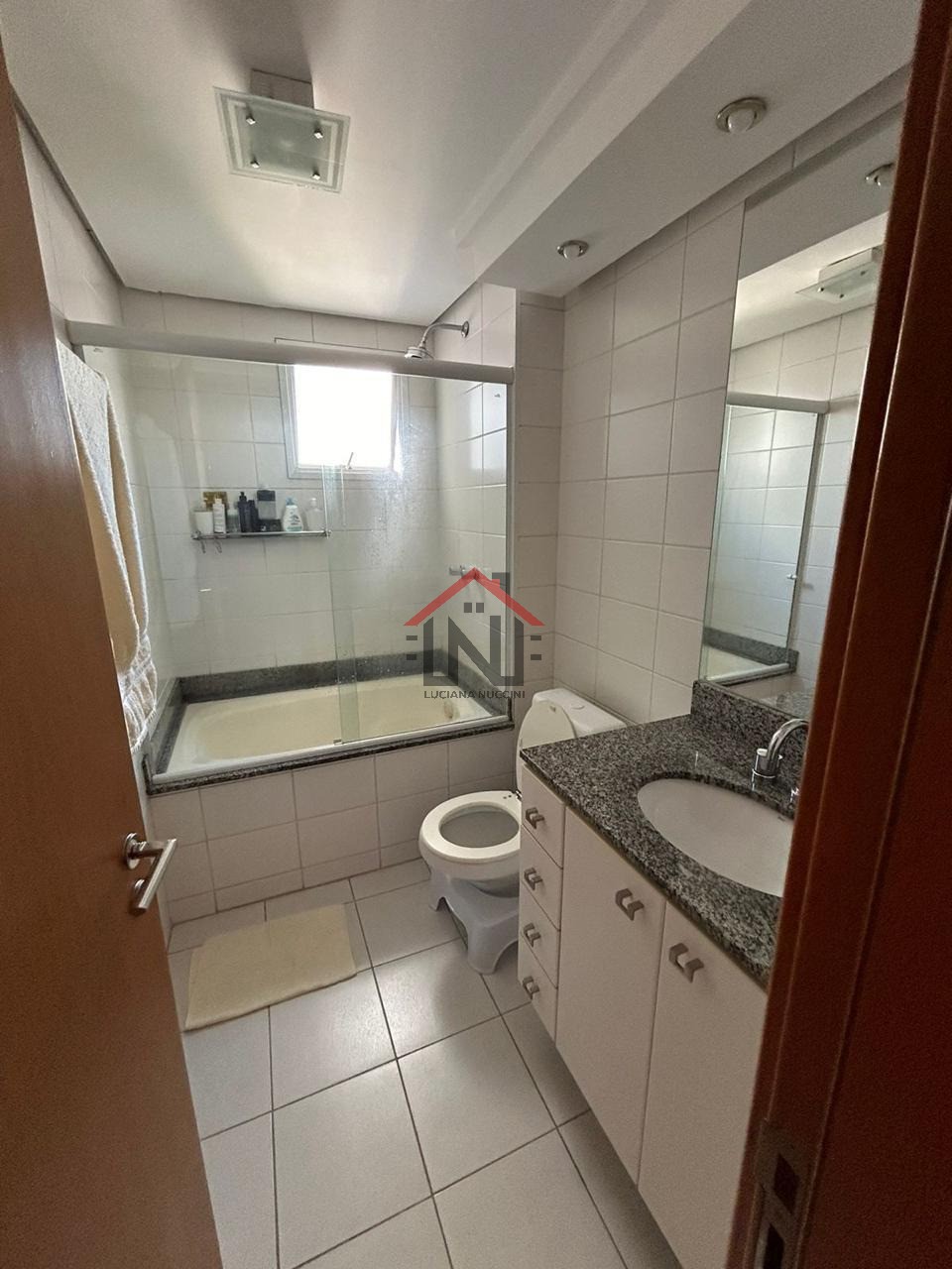 Venda de apartamento de luxo em Pinheiros, São Paulo-SP: 3 quartos, 1 suíte, 2 salas, 5 banheiros, 4 vagas de garagem, 130m².