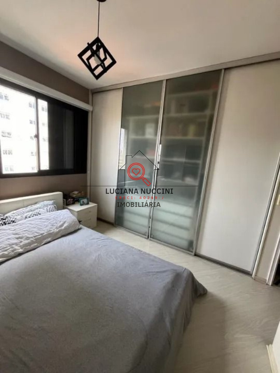 Apartamento à venda na Aclimação, São Paulo-SP, com 2 quartos, 2 banheiros, 2 vagas de garagem e 61,00 m² de área.