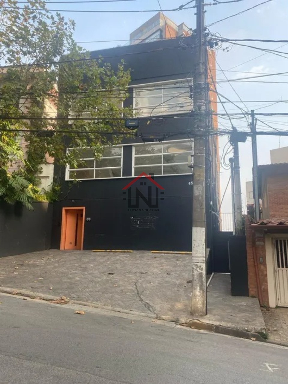 Conjunto Comercial de Alto Padrão em São Paulo-SP, com 8 banheiros, 3 vagas de garagem e 610m² de área!