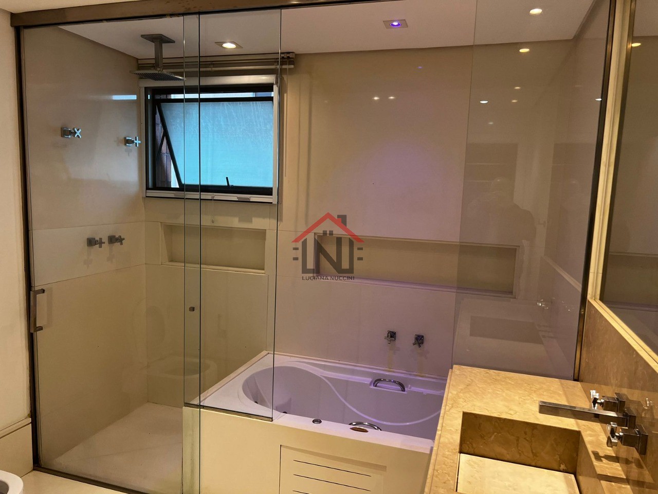 Apartamento de Luxo em Pinheiros: 2 quartos, 2 suítes, 2 salas, 2 vagas de garagem, 140m² de área! Venda ou Locação em São Paulo-SP!